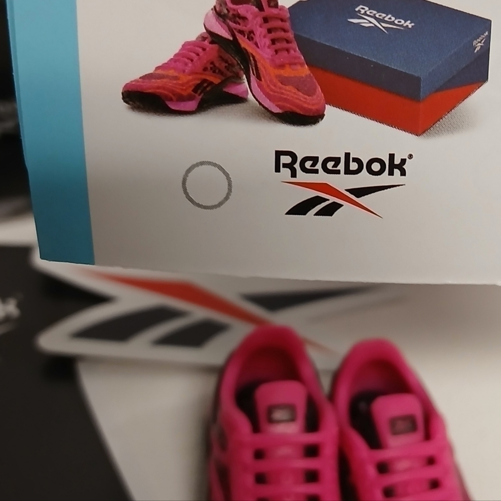 Zuru Mini Brands Sneakers Hot Pink Reebok - Picture 7 of 7